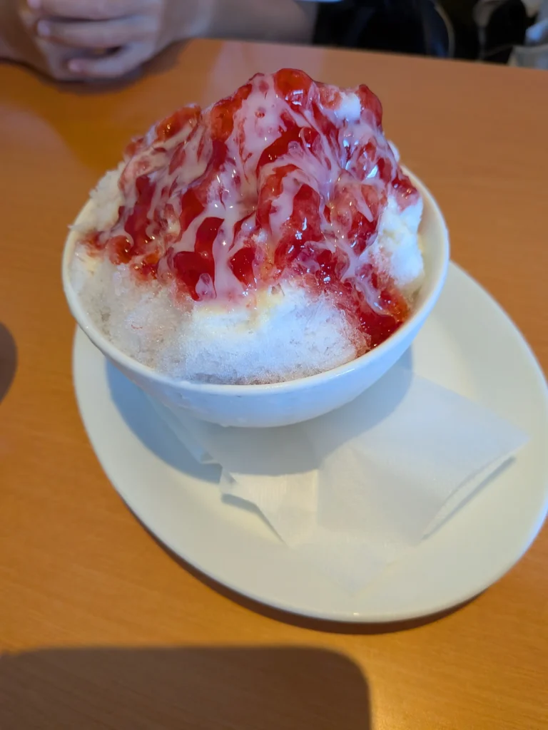 デニーズ藤枝店のいちごミルクかき氷(ミニサイズ)