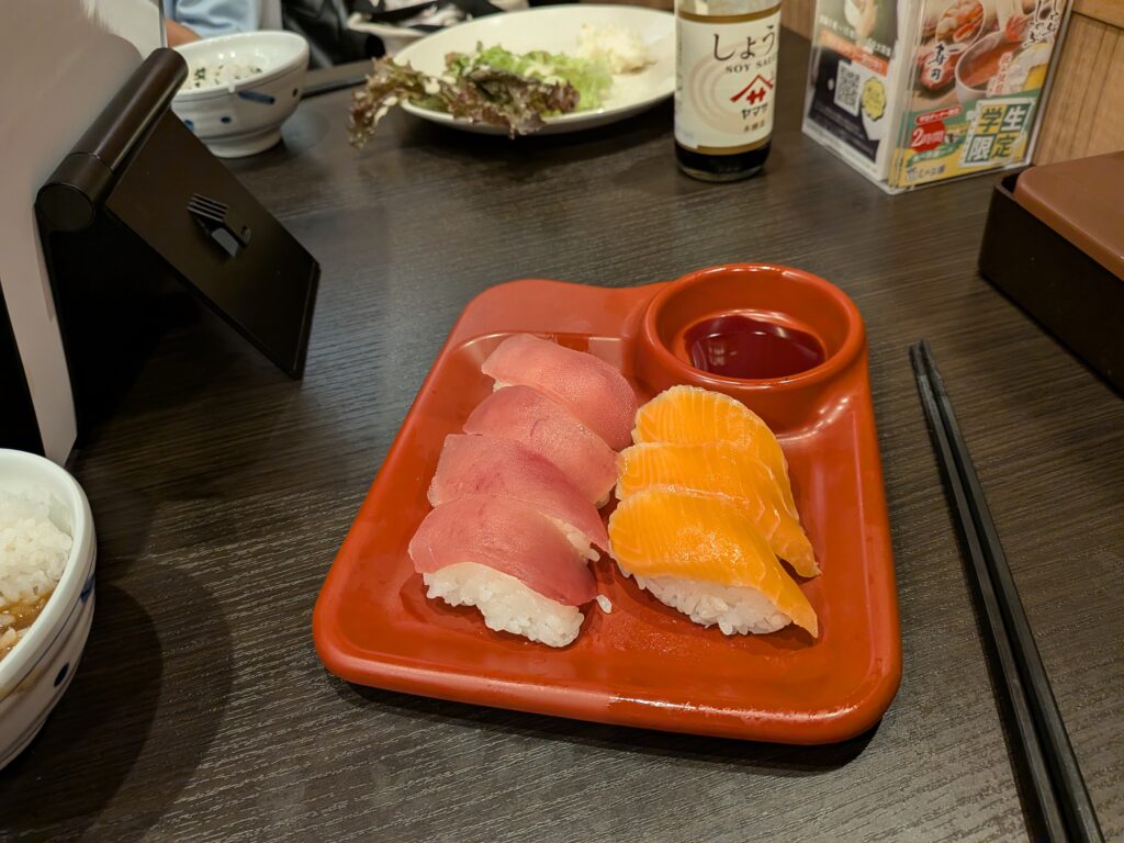 しゃぶ葉 大井川グランリバー店のまぐろとサーモンのお寿司