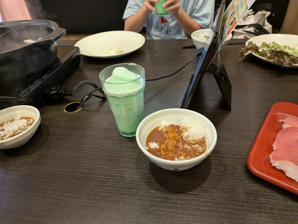 しゃぶ葉で小学生が食べたカレーライスとメロンソーダ