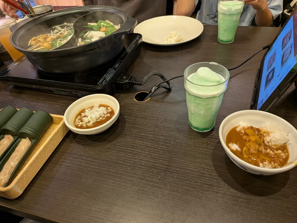 しゃぶ葉 大井川グランリバー店の2種のだしの仕切り鍋